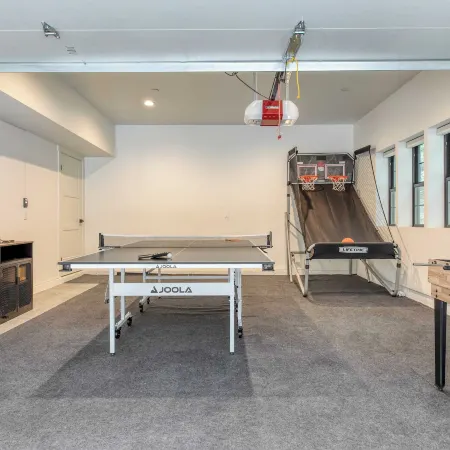 Luxury Retreat, 5Mins to the Lake Game Room + Fire Pit Howlite by Avantstay