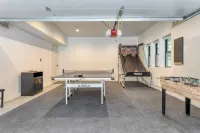 Luxury Retreat, 5Mins to the Lake Game Room + Fire Pit Howlite by Avantstay