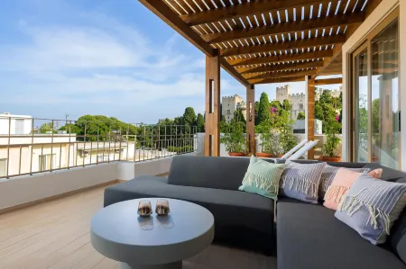 The 12th City Hotel Отели рядом с достопримечательностью «Родосская крепость»