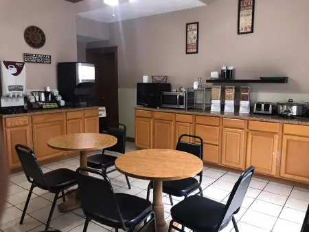 Spinning Wheel Inn Отели в г. Брэнсон