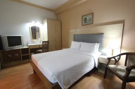 Hotel Ornate Отели рядом с достопримечательностью «Nagar Shanti Nibash»