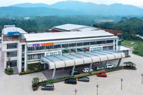 FOX Harris Hotel & Convention Banjarnegara - Parkering