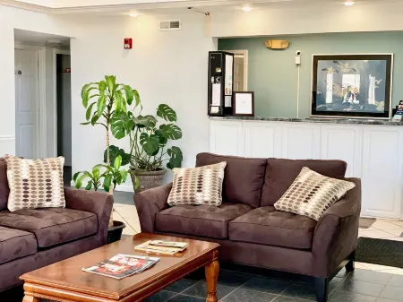 Key West Inn - Childersburg Отели в г. Силакога