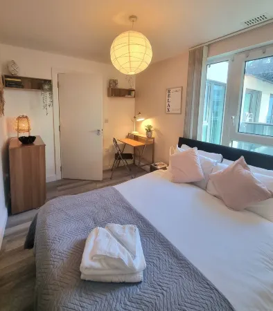 Modern 2Bed 2Bath with Balcony Next to Dlr Station Отели рядом с достопримечательностью «Up at The O2»