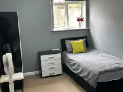 1 Bedroom - Sleeps 3 - Free Parking