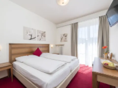 Hotel Elefant Hotels in Ora