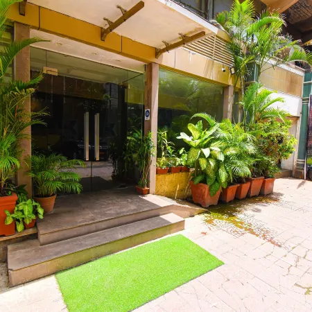 Kings International Juhu Отели рядом с достопримечательностью «Пляж Джуху»