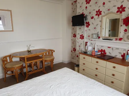 Beach View Guesthouse Отели рядом с достопримечательностью «Уэймут Бич»