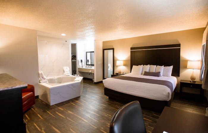Ten Pin Inn & Suites