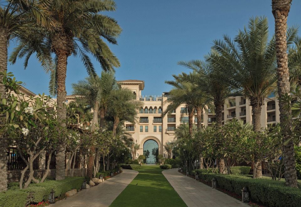 포시즌스 리조트의 고급스러운 객실 인테리어