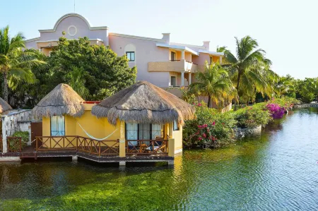 TRS Yucatan Hotel - Adults Only Отели рядом с достопримечательностью «Rockaway Bay»