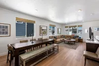 Come enjoy a centrally located escape at Bear Lake. Hot Tub and Game Room!