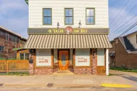 A Taste of Ely studio apartment, king bed