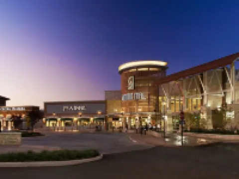 DoubleTree by Hilton Akron Fairlawn サミットのホテル