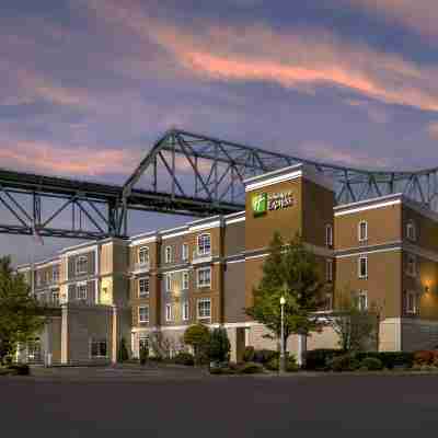 Holiday Inn Express & Suites ASTORIA by IHG Hotel Exterior