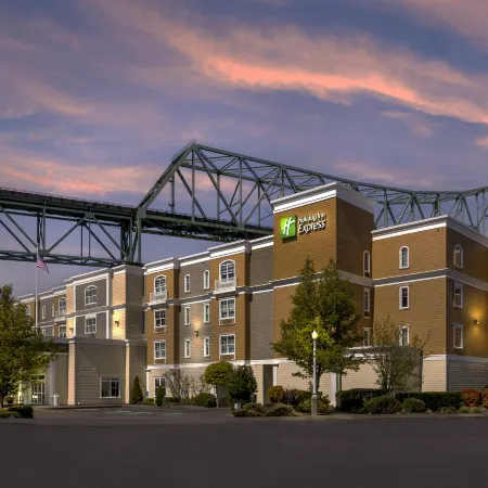 Holiday Inn Express & Suites ASTORIA by IHG