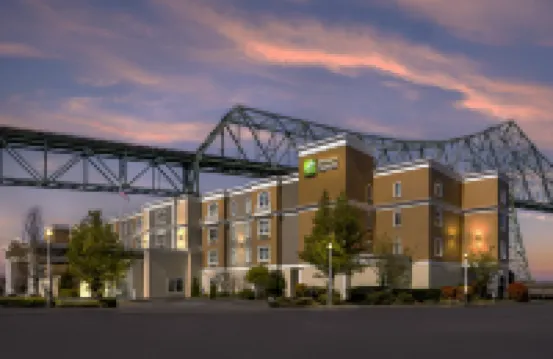 โรงแรมฮอลิเดย์อินน์ เอ็กซ์เพรส แอนด์ สวีทส์ แอสโทเรีย บาย IHG