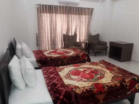 Usmania Restaurant and Civic Hotel Отели рядом с достопримечательностью «The Chenab Club»