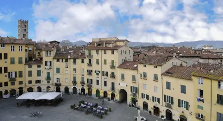 B&B Arena di Lucca Отели рядом с достопримечательностью «Torre delle Ore»