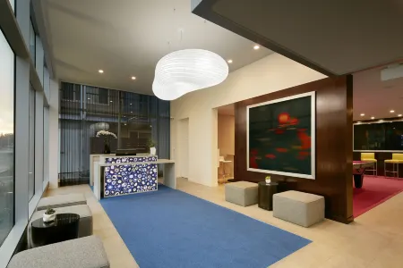 Hotel Lucent Отели рядом с достопримечательностью «Мета Хедквотерс»