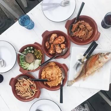 รูปภาพของอาทิตย์ธารา