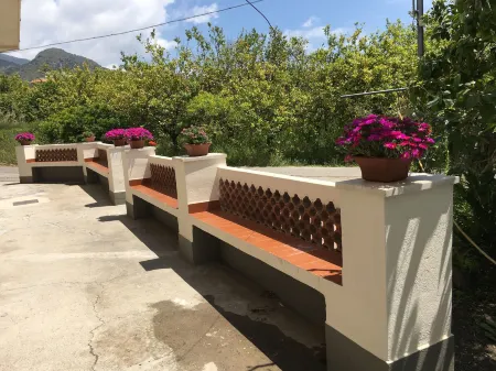 Al Chiaro di Luna Отели рядом с достопримечательностью «Публичный сад»