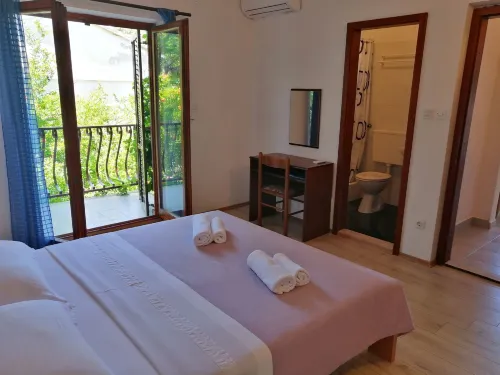 Apartments and Room Caric