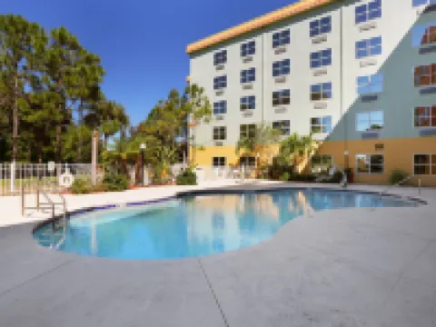 Allure Suites of Fort Myers Hotels in Lee County