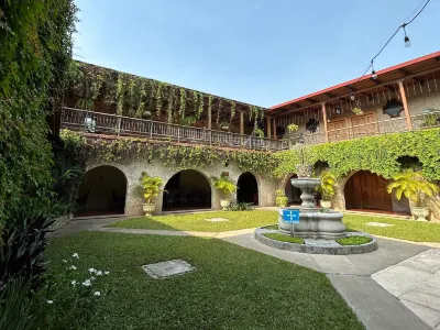 Hotel del Patio Hotels in Флорес
