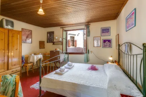 Ifigenia Rooms Studios