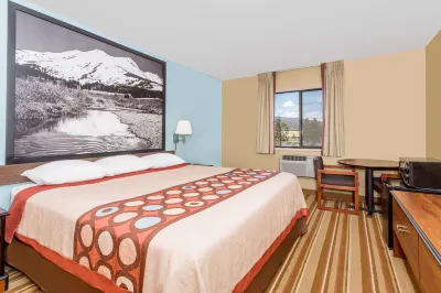 Super 8 by Wyndham Dillon/Breckenridge Area فنادق في سيلفرثورن