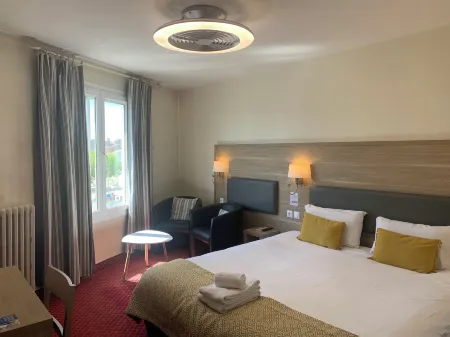 Brit Hotel Bleu Nuit Отели в г. Сен-Вез