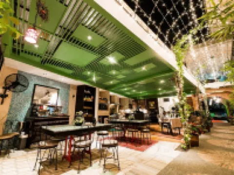 กวานดาลันเฮาส์ โรงแรมในดีโปโลก