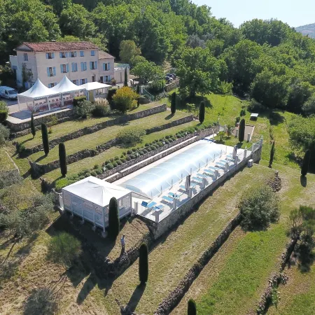 B&B with Charm, Quiet, Kitchen, sw Pool.