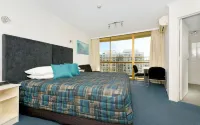Atlantic Tower Motor Inn Hotels near Glenelg Foreshore Playspace