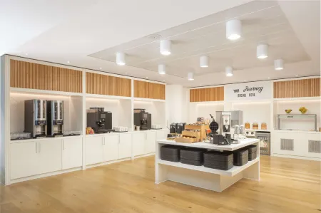 Hampton by Hilton London Gatwick Airport Отели рядом со станцией Gatwick Railway Station