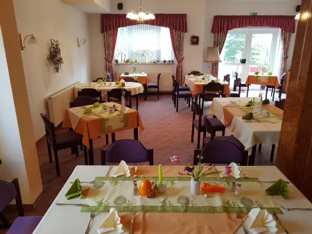 Landhotel Trampe Отели в г. Бриц