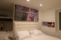 Amata Valgre Affittacamere, Comfort e Pulizia Eccezionali!! Hotels in Oggiono