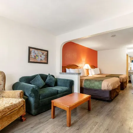 Econo Lodge Inn & Suites Memphis East