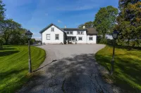 HagbackensGård Bed&Breakfast Hotels near Pingstkyrkan