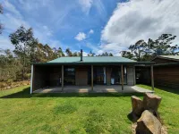 Lake Yalleena Nature Retreat - Homestays