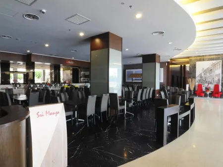 Sri Manja Boutique Hotel Отели рядом с достопримечательностью «Эспланаде Куатан»