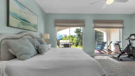 .2 Miles from Beach, Bright and Modern Townhome, 3Bd, 3BTH Отели в г. Мирамар-Бич