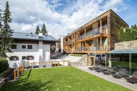 Hotel Lajadira & Spa Отели рядом с достопримечательностью «Пять Башен»