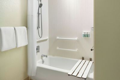 客室 コートヤード バイ マリオット デトロイト ディアボーンの写真