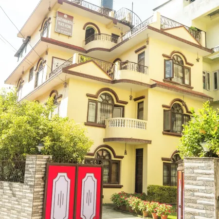 Kathmandu Peace Home Отели рядом с достопримечательностью «Свойамбу Ступа»