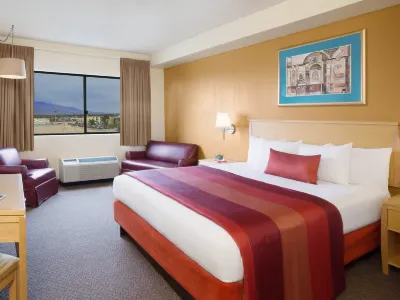 Arizona Charlie's Decatur Hotel in zona La Serena at the Parque