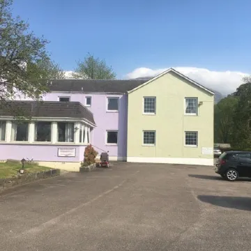 Glenlochy Nevis Bridge Apartments Отели в г. Форт-Уильям