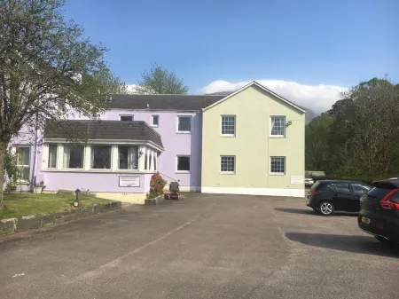 Glenlochy Nevis Bridge Apartments Отели в г. Форт-Уильям