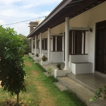 Summer Cottage Hotels in Arugam